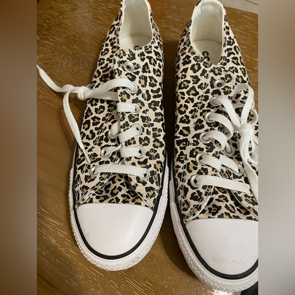 Converse Shoes - Women’s size 9 leopard converse
